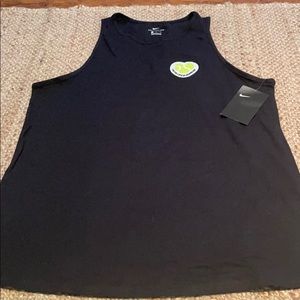 Black tennis shirt size Medium